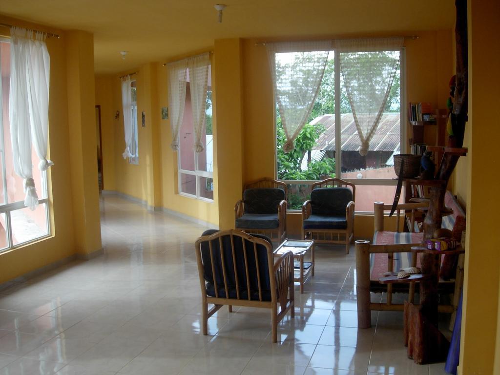 Hostal Tena Naui Экстерьер фото