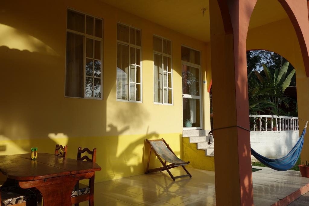 Hostal Tena Naui Экстерьер фото