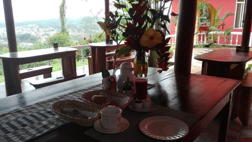 Hostal Tena Naui Экстерьер фото
