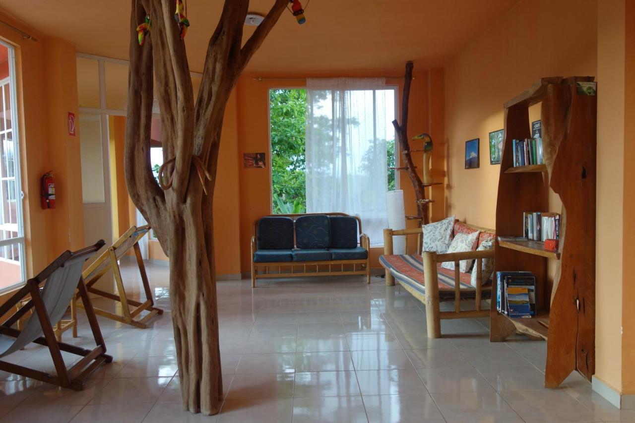 Hostal Tena Naui Экстерьер фото
