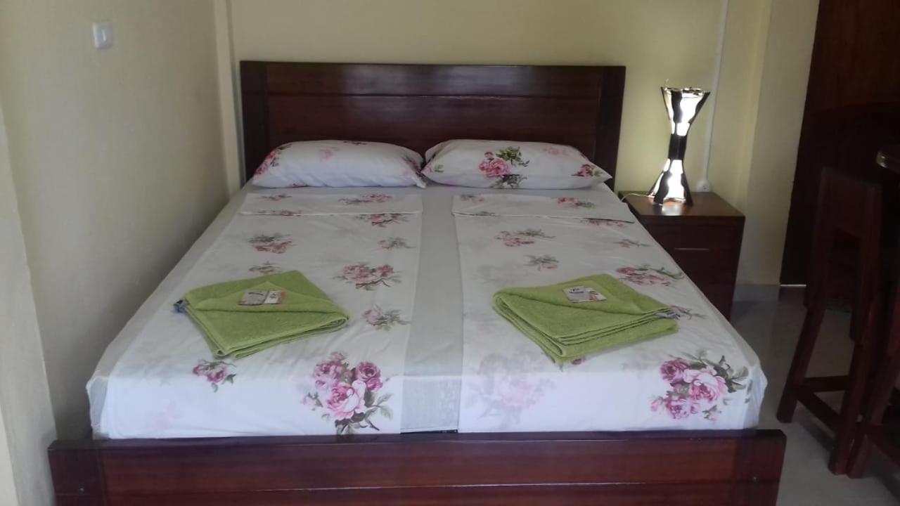 Hostal Tena Naui Экстерьер фото